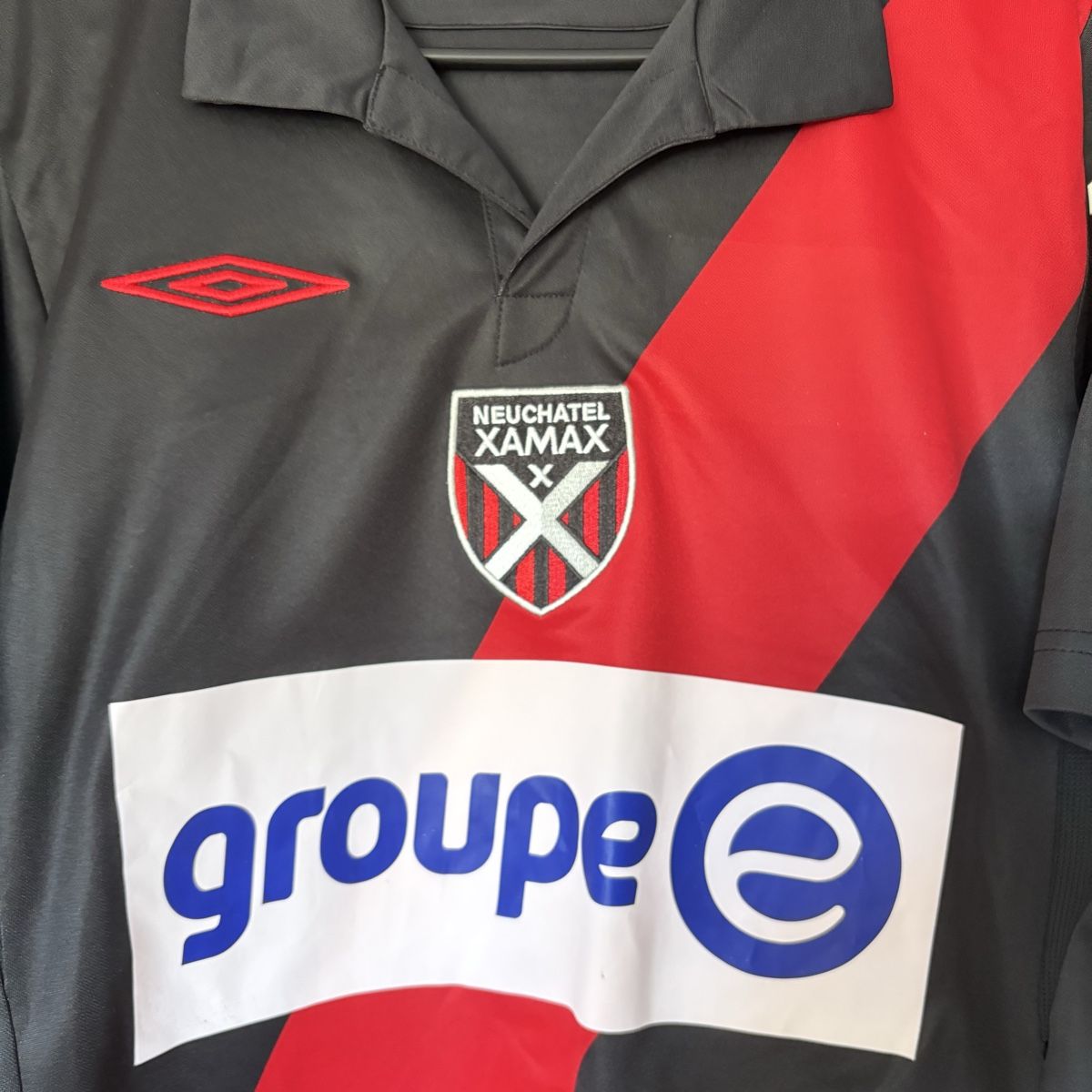 Umbro Canottiere & Pantaloni: Neuchatel Xamax Trikot Umbro Paito – Usato da Winterthur venduto da LaBodega 1