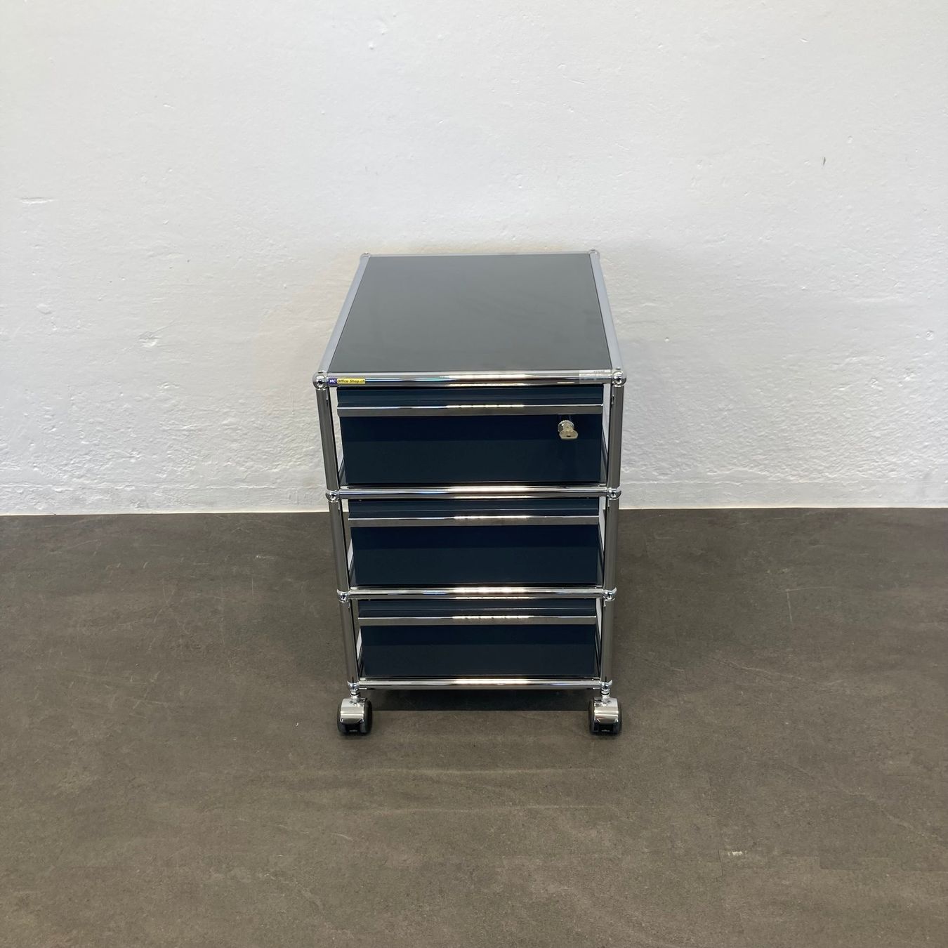 USM Banconi: USM-Haller Classic Roll-Korpus anthrazit - 3 x A6 Schublade – Usato da Schönenwerd venduto da mcofficeshop