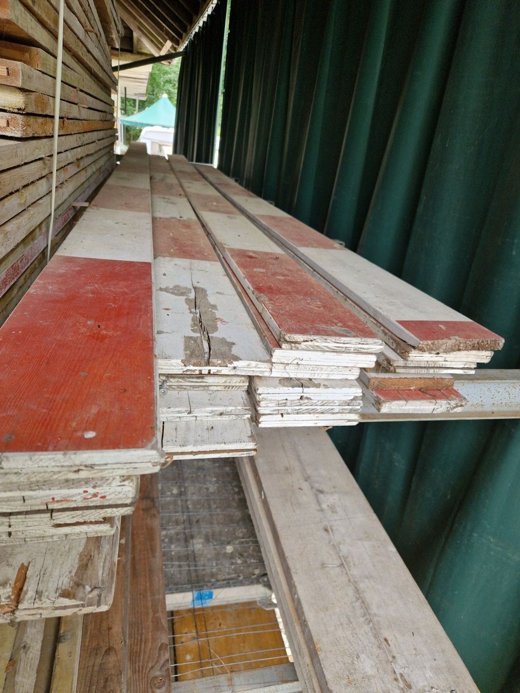 Articles en bois: Absperrlatten – D'occasion à Aeschi b. Spiez par GH3703