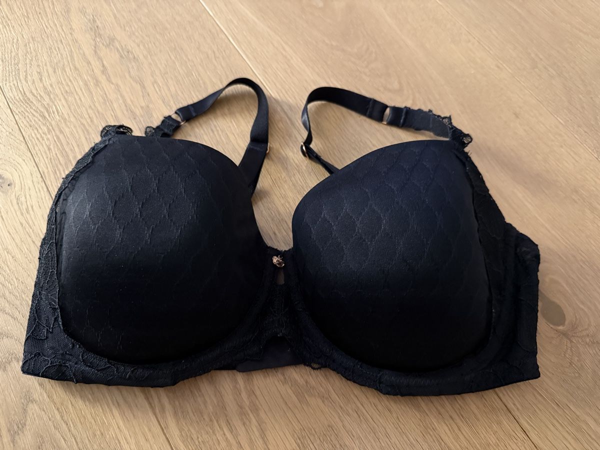 Triumph Autres dessous: Florale by Triumph BH Schwarz Grösse 75E – D'occasion à Wettswil par Catli610