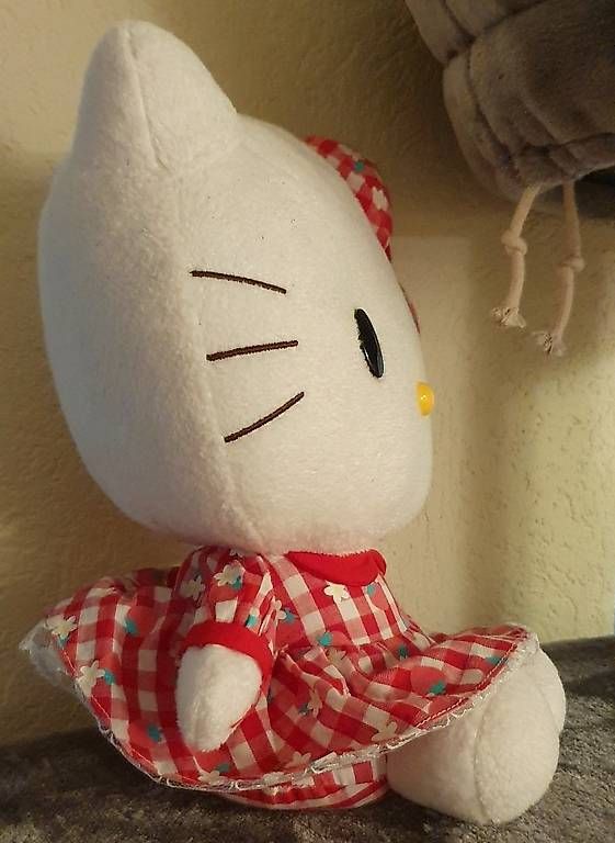 Hello Kitty Giocattoli: Hello Kitty Kuscheltier mit Blumenkleid 30 cm. NEU – Nuovo (secondo la descrizione) da Unterentfelden venduto da LookoutMt 3