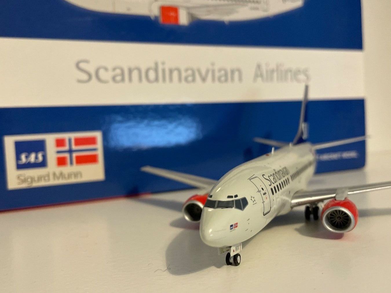 Boeing Kit di modellismo & Modellini statici: JC Wings Boeing B737-500 SAS 1/200 – Usato da Bülach venduto da jon_z9x8 3