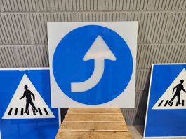 Plexiglas Wandschild Strassenschild Kurvenanzeige Pfeil blau