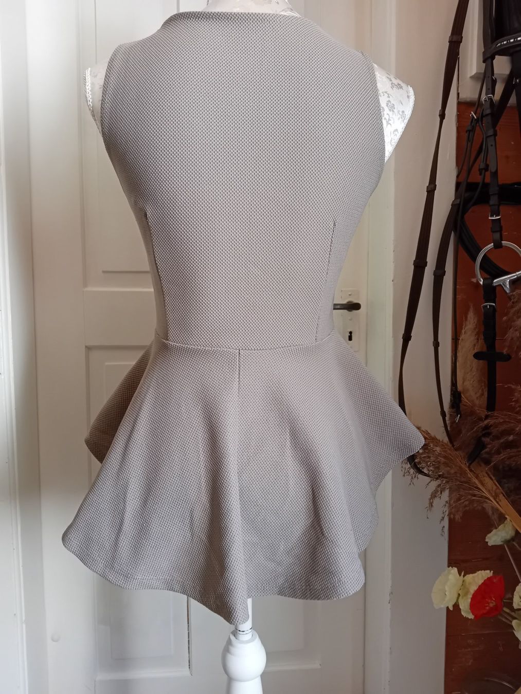 Tops: Elegantes Top mit Perlenkragen Gr. S – Gebraucht aus Rüthi (Rheintal) von titlis07 1