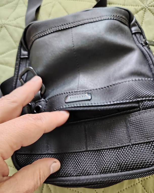 Taschen: Umhängetasche 3 Fächer Carrera – Neu und originalverpackt aus Balgach von ste_wqc7 3