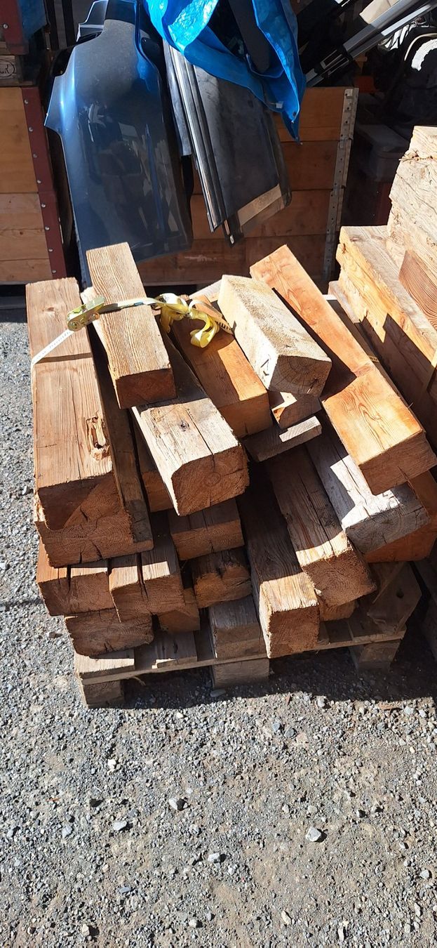 Holzartikel: Altholz Balken – Gebraucht aus Sevelen von StalkeronPaws 3