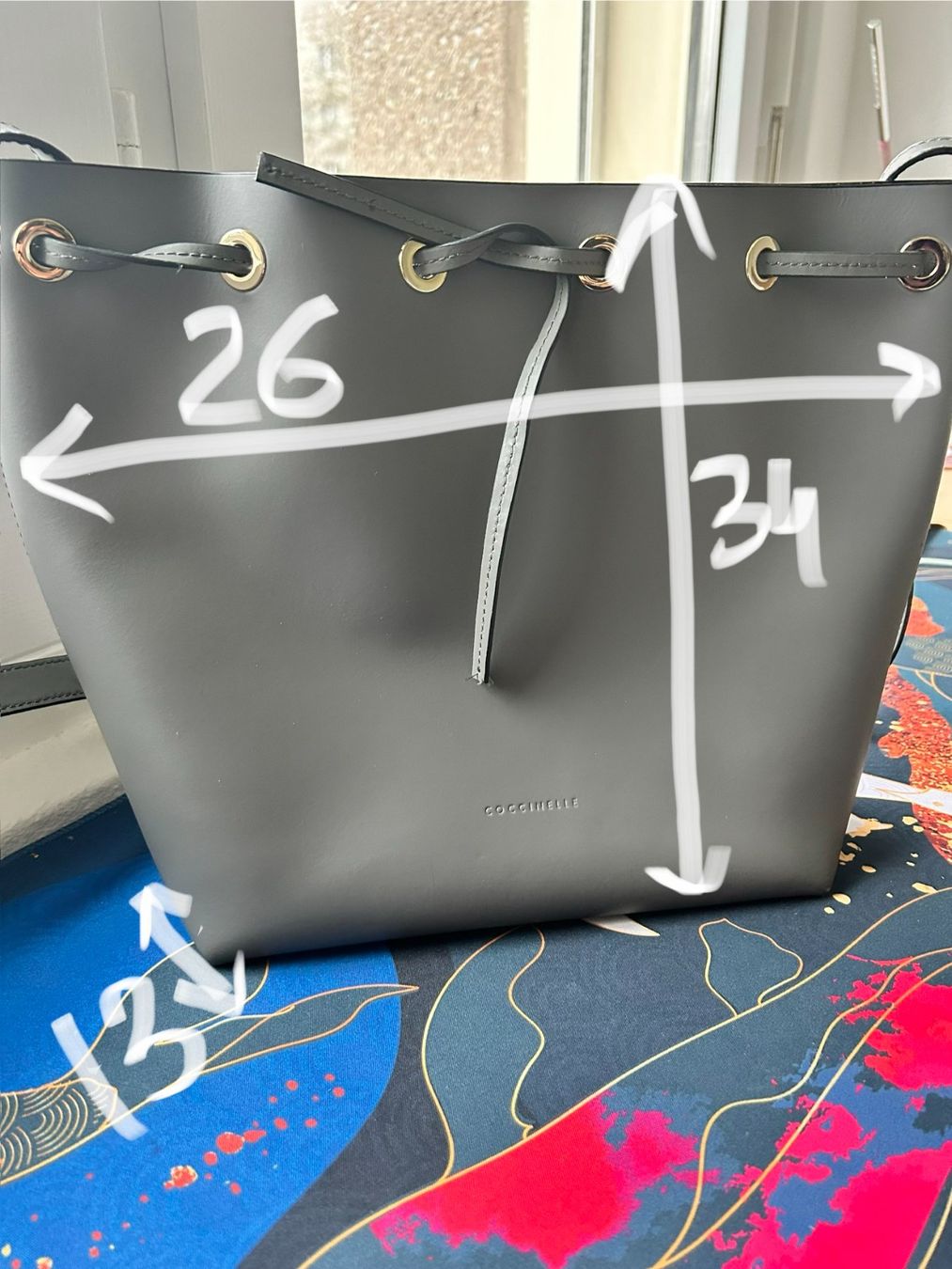 Borse da donna: Coccinelle Bucket Bag Gray – Usato da Schlieren venduto da dev_fg59 6