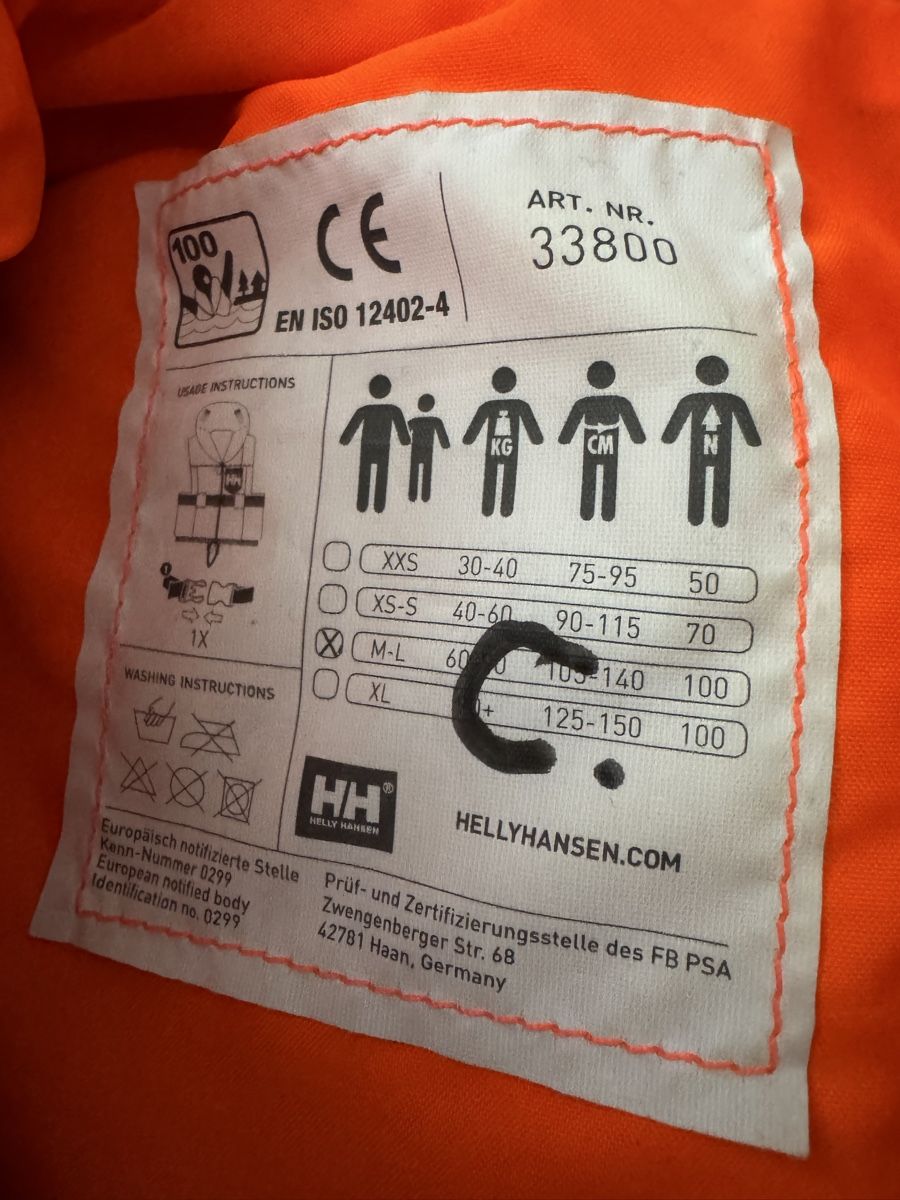 Helly Hansen Schwimmwesten: 2xHelly Hansen Schwimmwesten , Orange beide in M-L – Gebraucht aus Mümliswil von fra_6gsn 3
