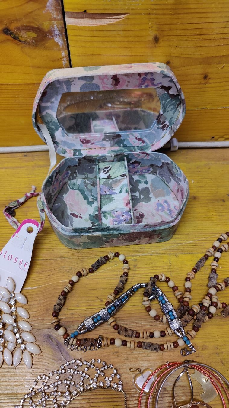 Sonstiger Schmuck: Modeschmuck mit Schatulle (L4) – Gebraucht aus Aarau von bro_9zsg 1