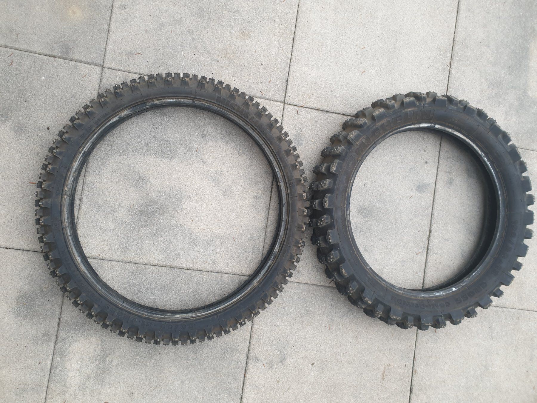 Michelin Pneumatici & Ruote complete: UNE PAIRE DE PNEUS CLOUTES – Usato da Neyruz FR venduto da Sourimousse