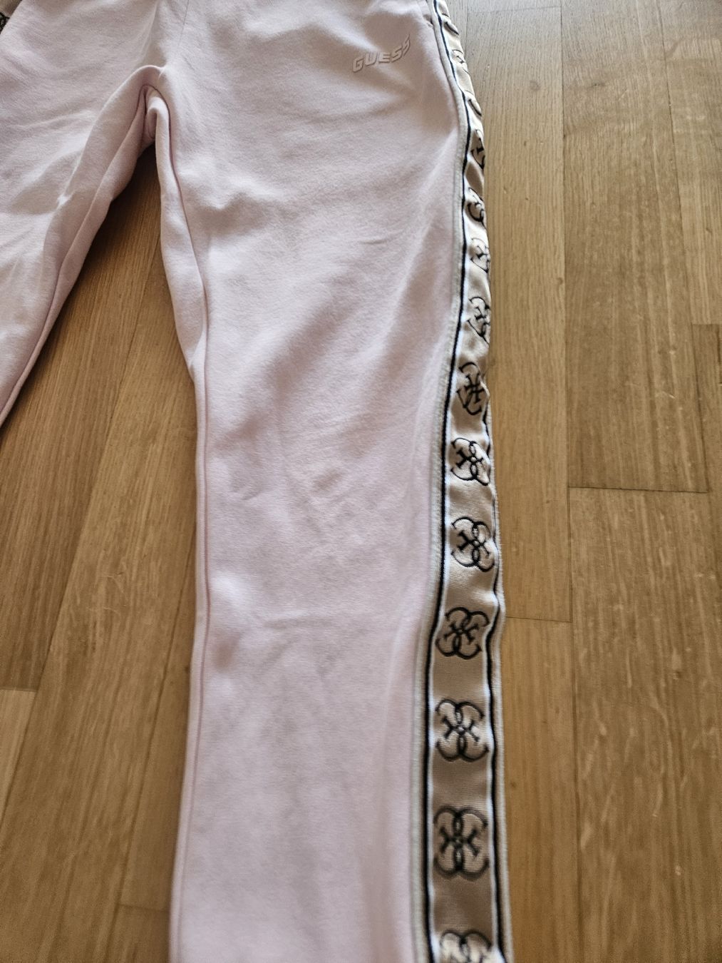 Guess Hosen: jogginghose – Gebraucht aus Luzern von Dan_8m79 1