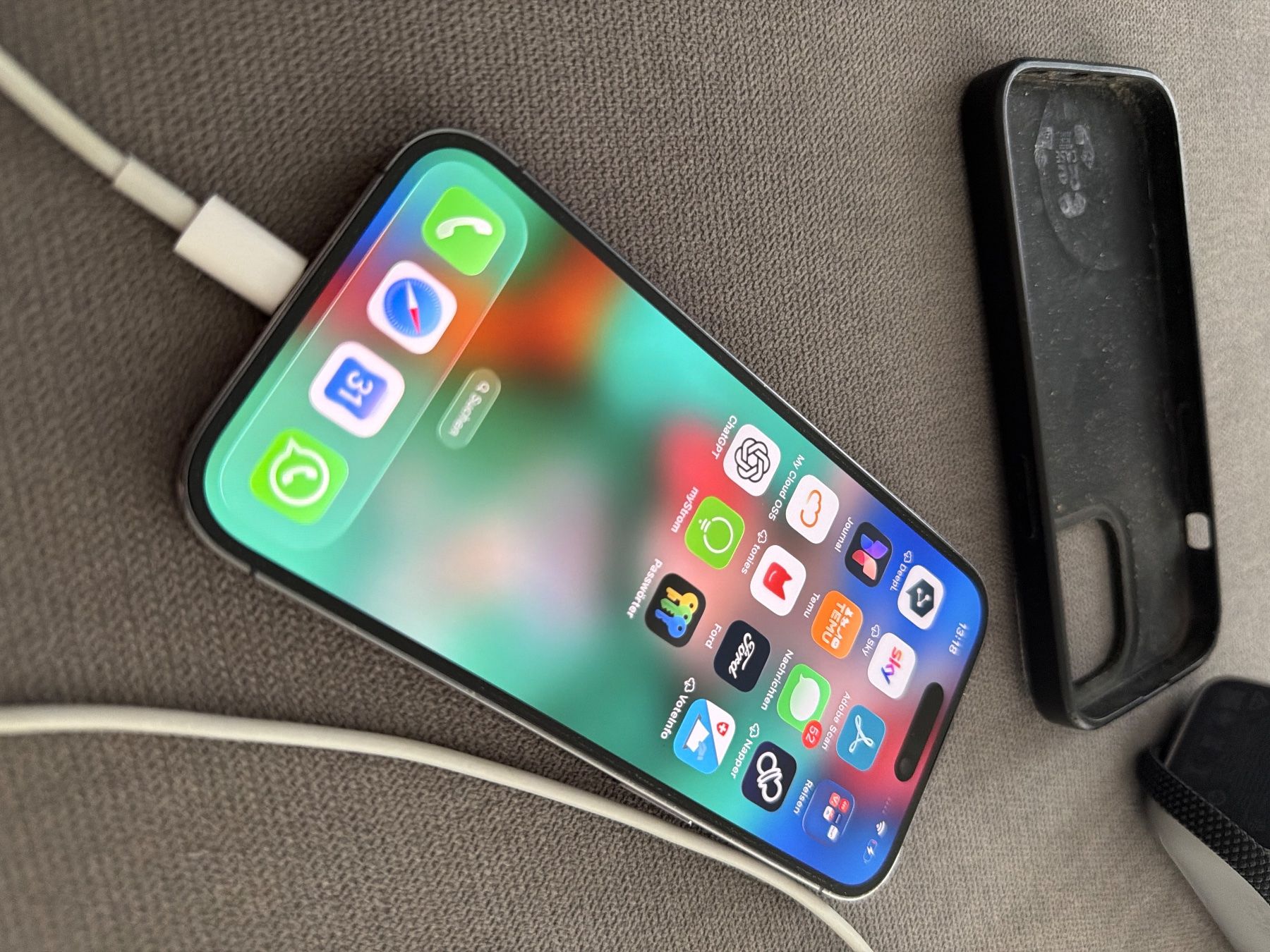 Apple Telefoni cellulari / Smartphones: iPhone 14 Pro Risse Rückseite, Display Tadellos – Usato da Münchenstein venduto da Pavo-Fotografie 4
