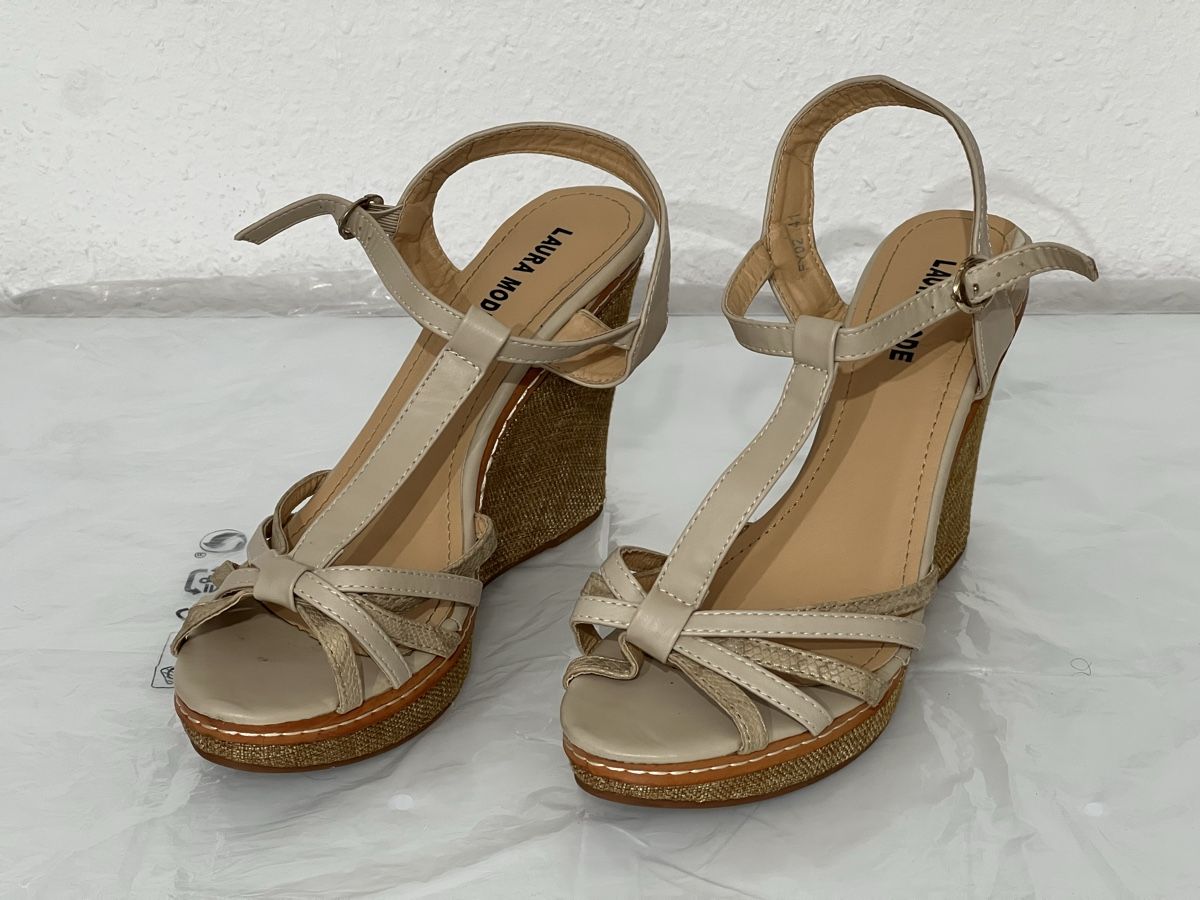 Damenschuhe: Chaussures sandales Laura Mode 41 – Gebraucht aus GENÈVE von triple7ch