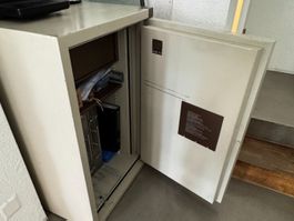 Tresor mit zwei Schlüssel