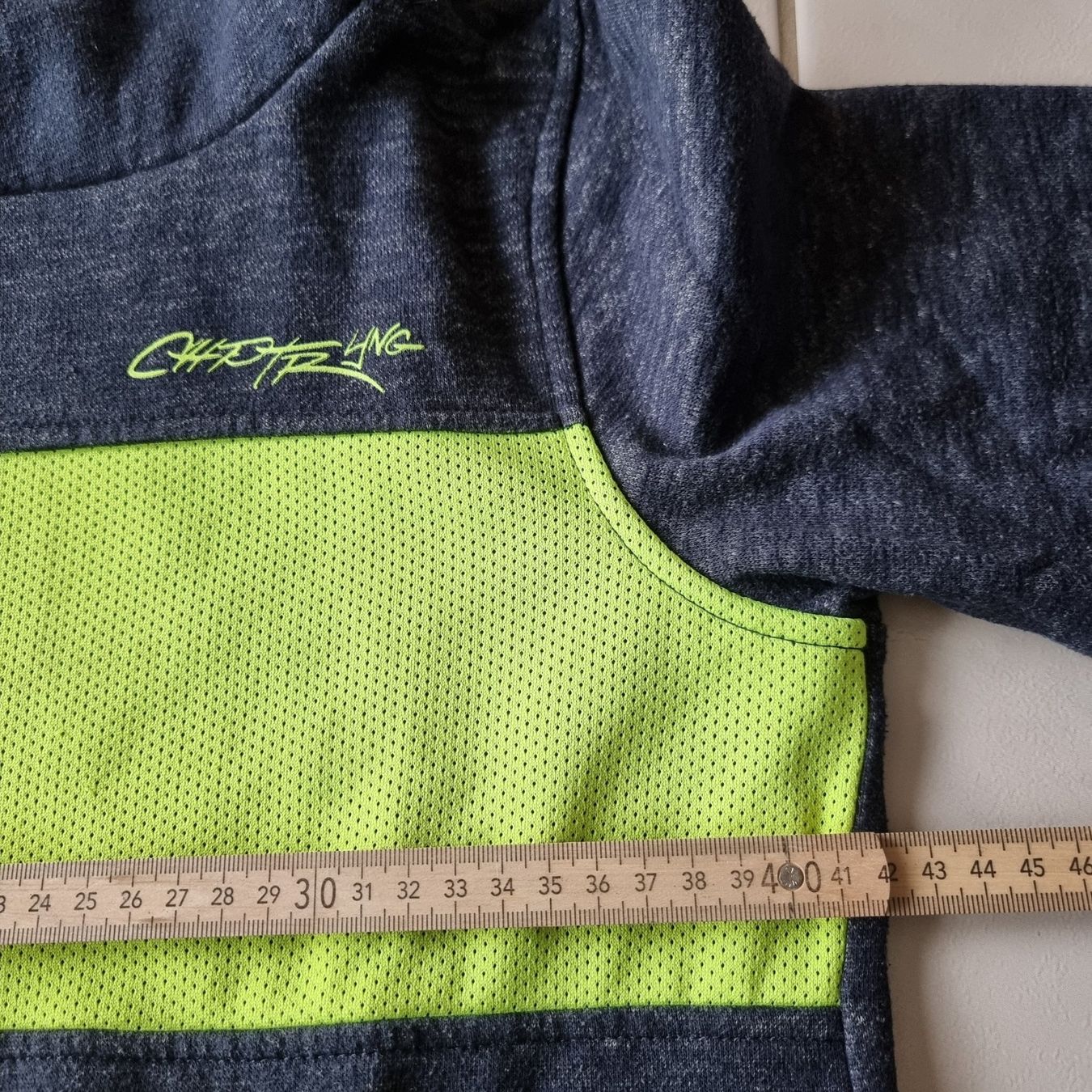 Pulls et sweat-shirts: Toller Pullover für coole Jungs Gr. 146/152 – D'occasion à Arth par Africa44 2