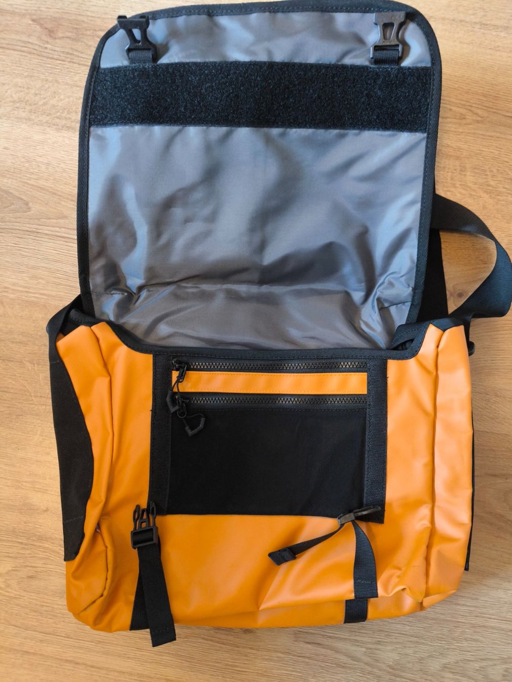 Vaude Borse: Vaude Umhängetasche- fast neu – Nuovo (secondo la descrizione) da Ebikon venduto da brombomboli 2