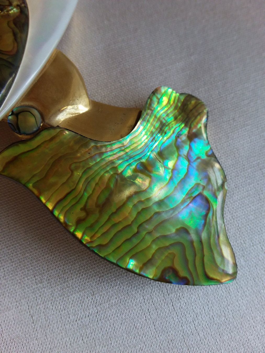Broschen & Nadeln: Grosse Abalone Brosche Perlmutt Dame mit Hut Vintage 80er – Gebraucht aus Zürich von helsan 3