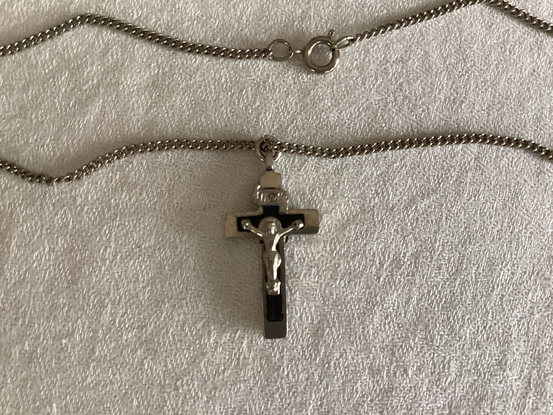 Catenine: Chaînette avec ancien crucifix – Usato da Pully venduto da claddagh