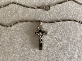 Chaînette avec ancien crucifix