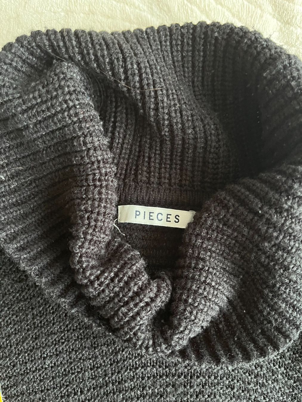 Pullover & Sweatshirts: Schwarzer Poncho-Strick-Pullover Grösse S – Gebraucht aus Horw von mira_6p85 5