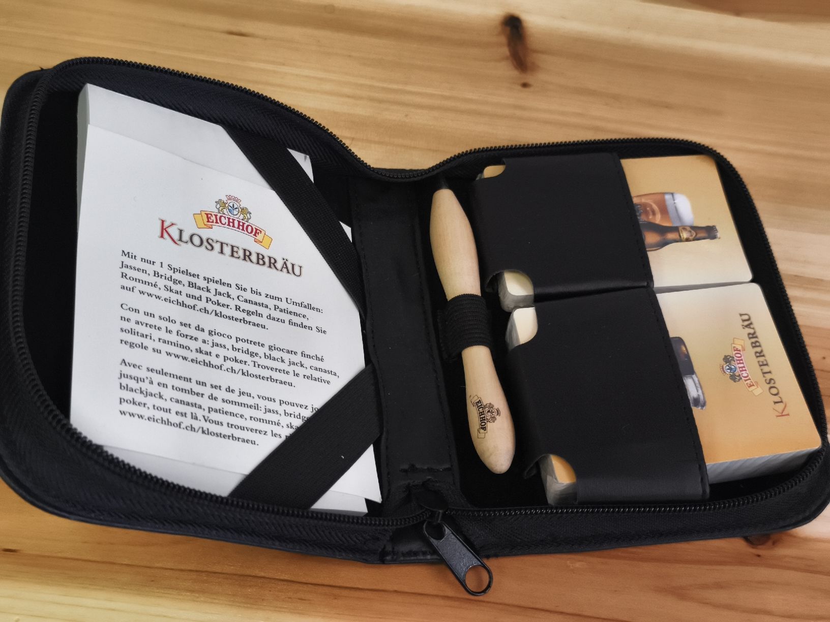 Giochi: Kartenetui Eichhof Klosterbräu mit Spielkarten und Stift(A61 – Nuovo e nell'imballaggio originale da Künten venduto da Schnaepplihuus