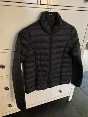 Leichte Daunenjacke schwarz 36