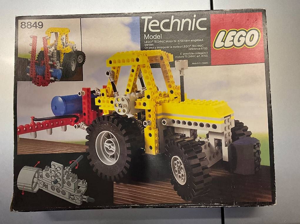 Lego Kit di costruzioni: Lego Technic Traktor 8849 in der Originalverpackung – Usato da Willerzell venduto da Eluchs