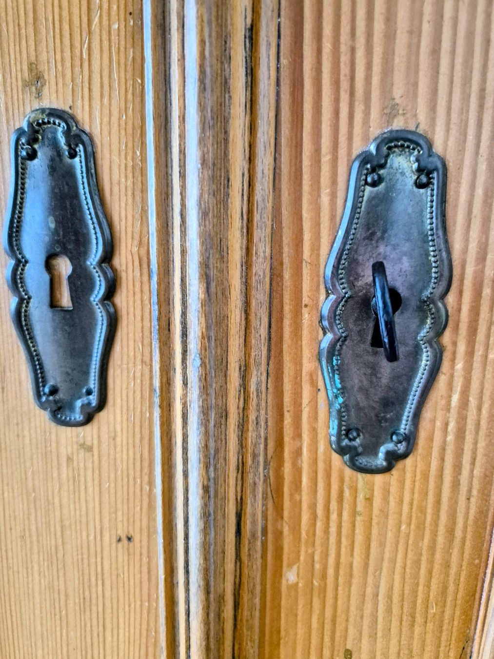 Armoires: Schrank Kiefer oder Fichte Massiv Antik restauriert – D'occasion à Allschwil par Vision139 5
