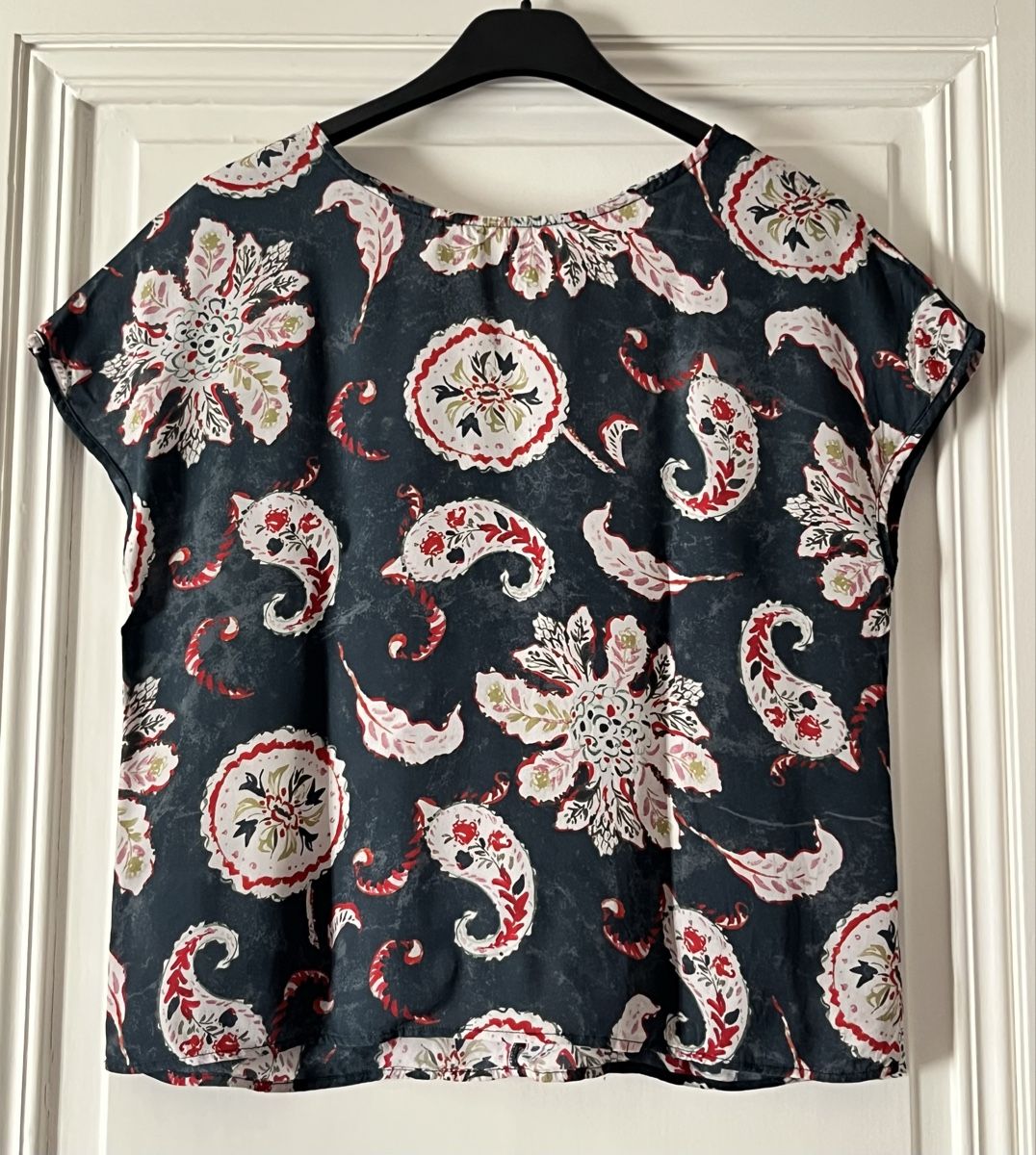 Nile Tops: Haut NILE – Gebraucht aus Lausanne von micou47 1