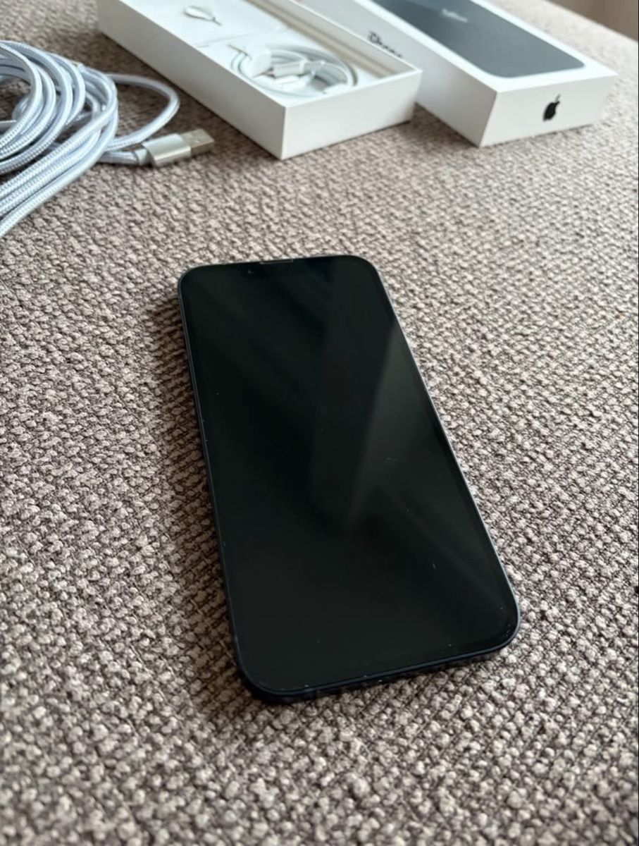 Apple Portables: Iphone 13 Midnight 128GB – D'occasion à Vevey par lea_rz6r 2