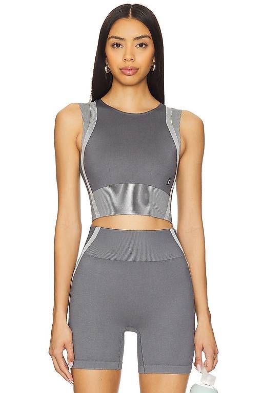 Top: NEU - On Studio Sport Set - Gr. S – Usato da Zürich venduto da yam_yg9r
