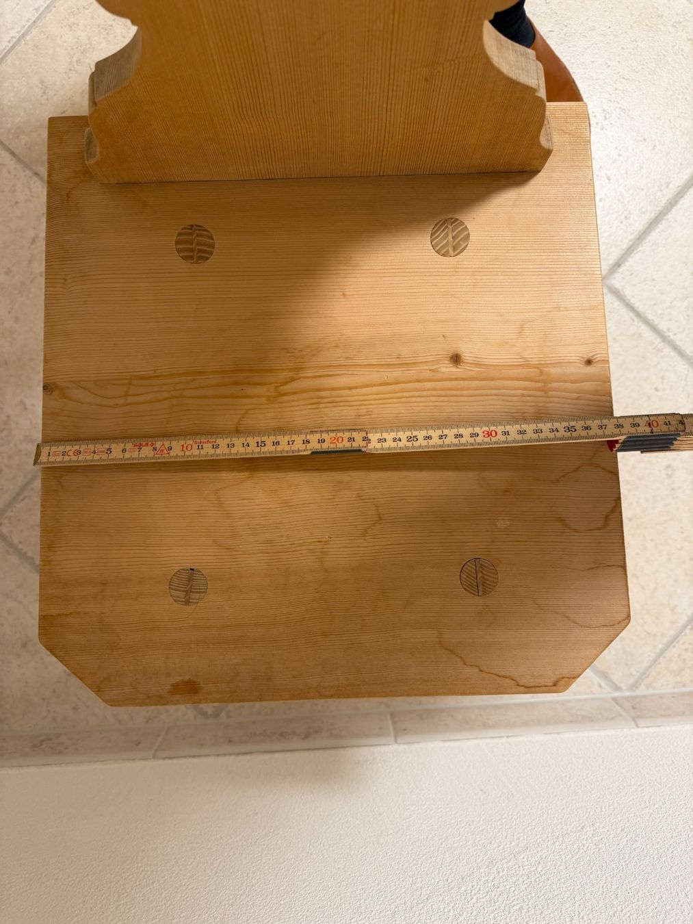 Chaises: Rustikaler Holzstuhl mit Herz, Sttabelle – D'occasion à Jenaz par Sandrobordoli 3
