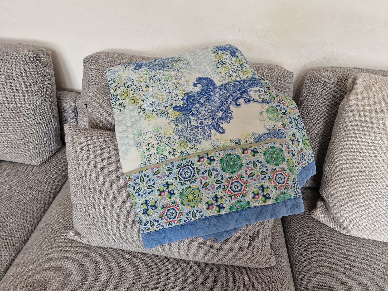 Bassetti Coperte: 2 x Bassetti Plaid/ Sommerdecke – Usato da Eglisau venduto da mmkristall