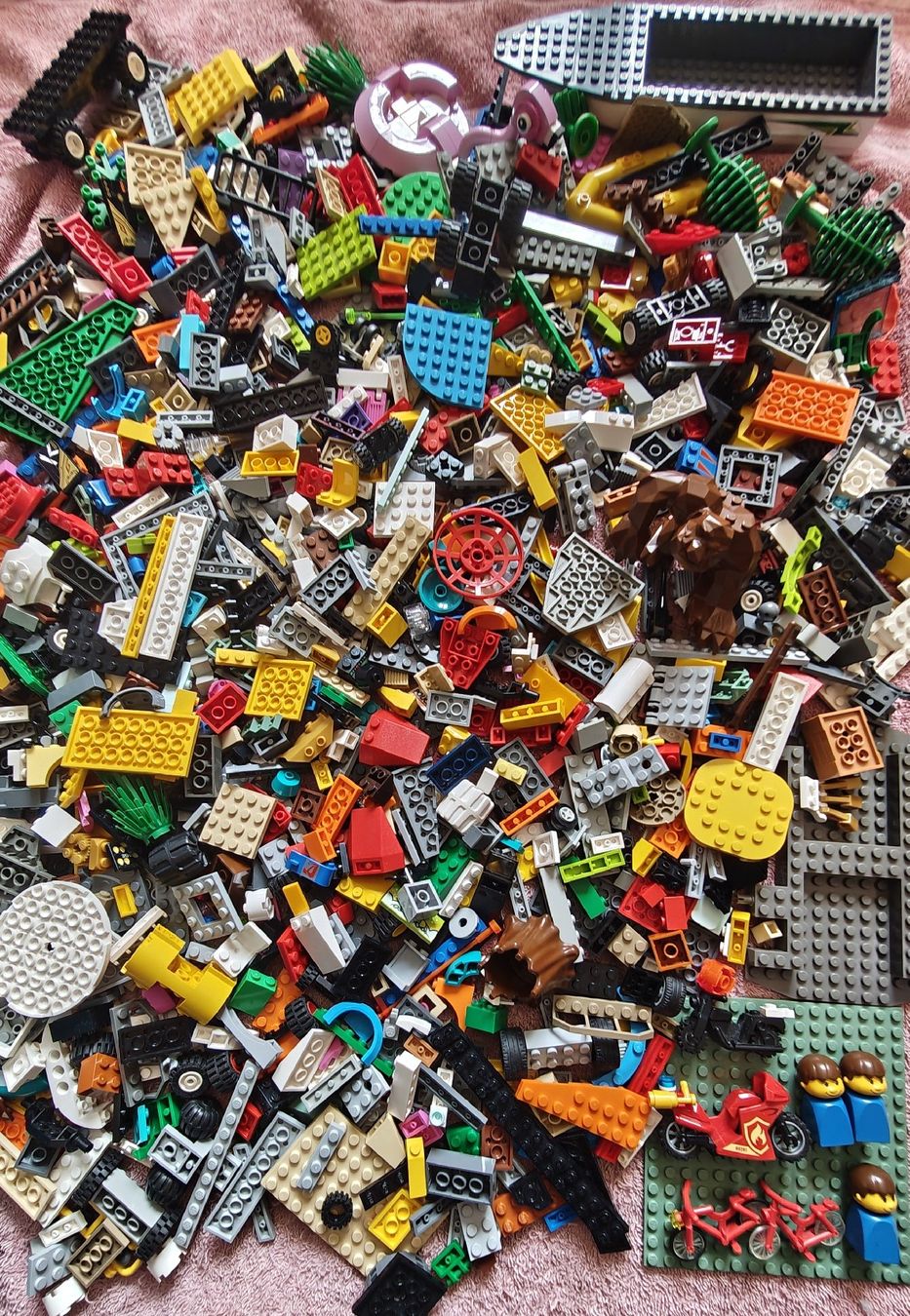 Lego Giocattoli: Lego Mix ca 1,9 Kilo – Usato da Effretikon venduto da Superkarin7