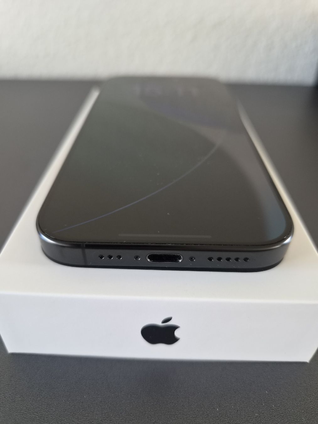 Apple Telefoni cellulari / Smartphones: Smartphone Apple iPhone 16 Pro 128 Go Black Titanium – Nuovo (secondo la descrizione) da Biel/Bienne venduto da V.John67 6