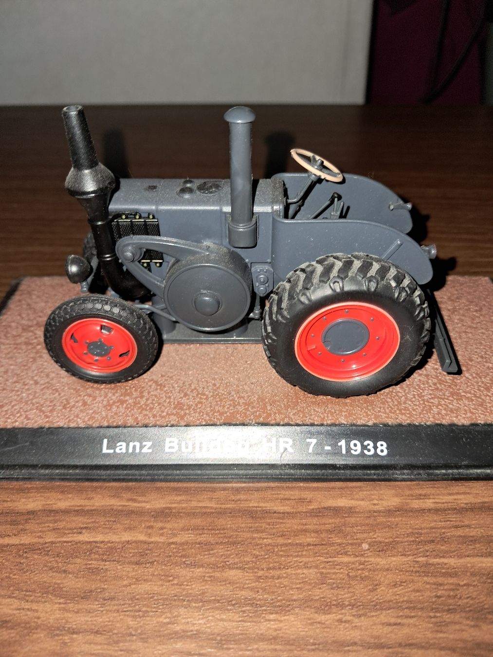 Modellbausätze & Standmodelle: LANZ BULLDOG HR7  -  1938 – Neu und originalverpackt aus Le locle von juliensaran 1