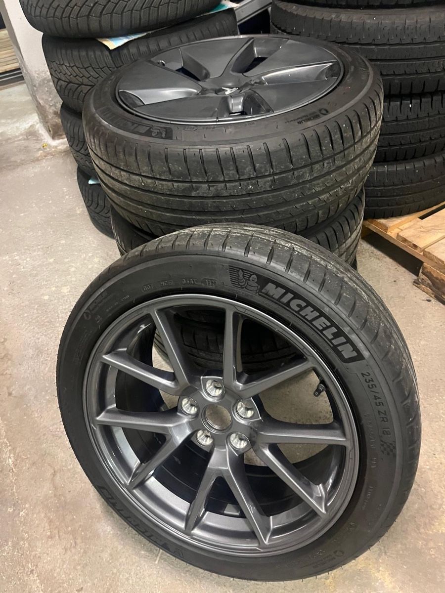 Pneumatici & Ruote complete: Tesla Model 3 Kompletträder Sommer – Usato da Rebstein venduto da Grafracing