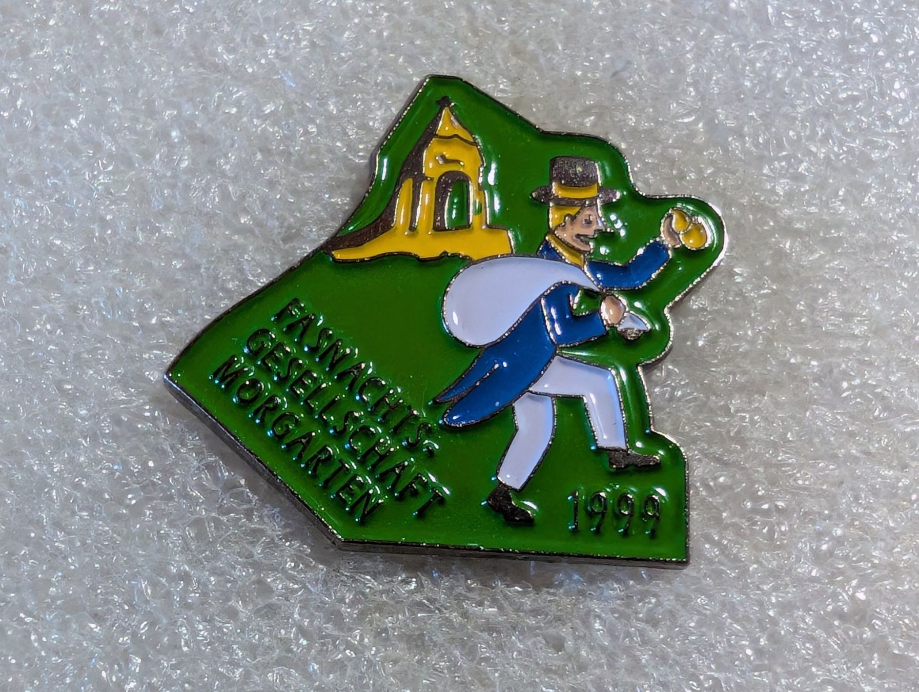 Placchette & Badge: Ansteckpin 81: Fasnachtsgesellschaft Morgarten – Usato da Oppligen venduto da Pin-Fall-Shop