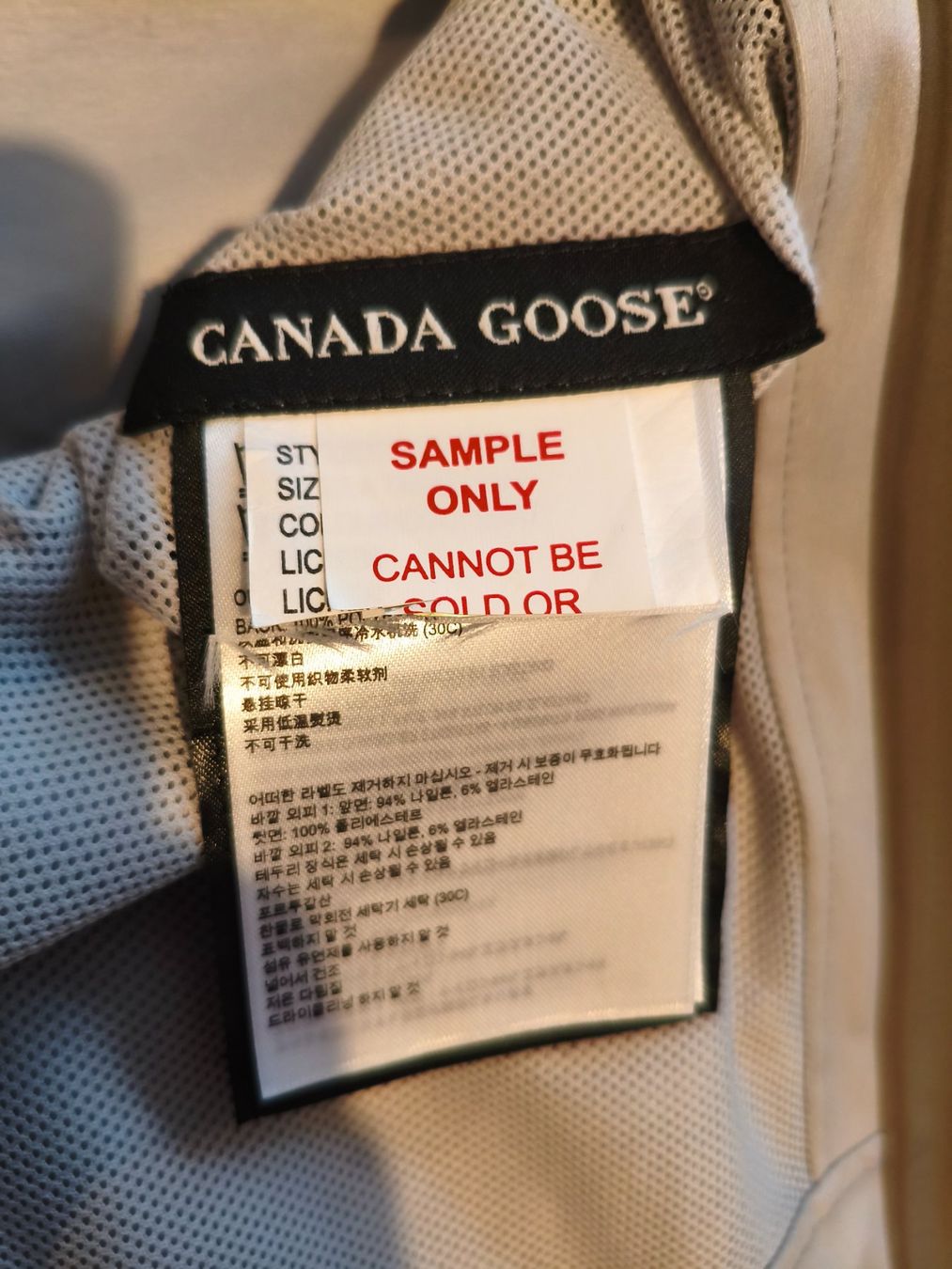 Canada Goose Giacche: Canada Goose rain jacket – Nuovo (secondo la descrizione) da Zürich venduto da gds90 7