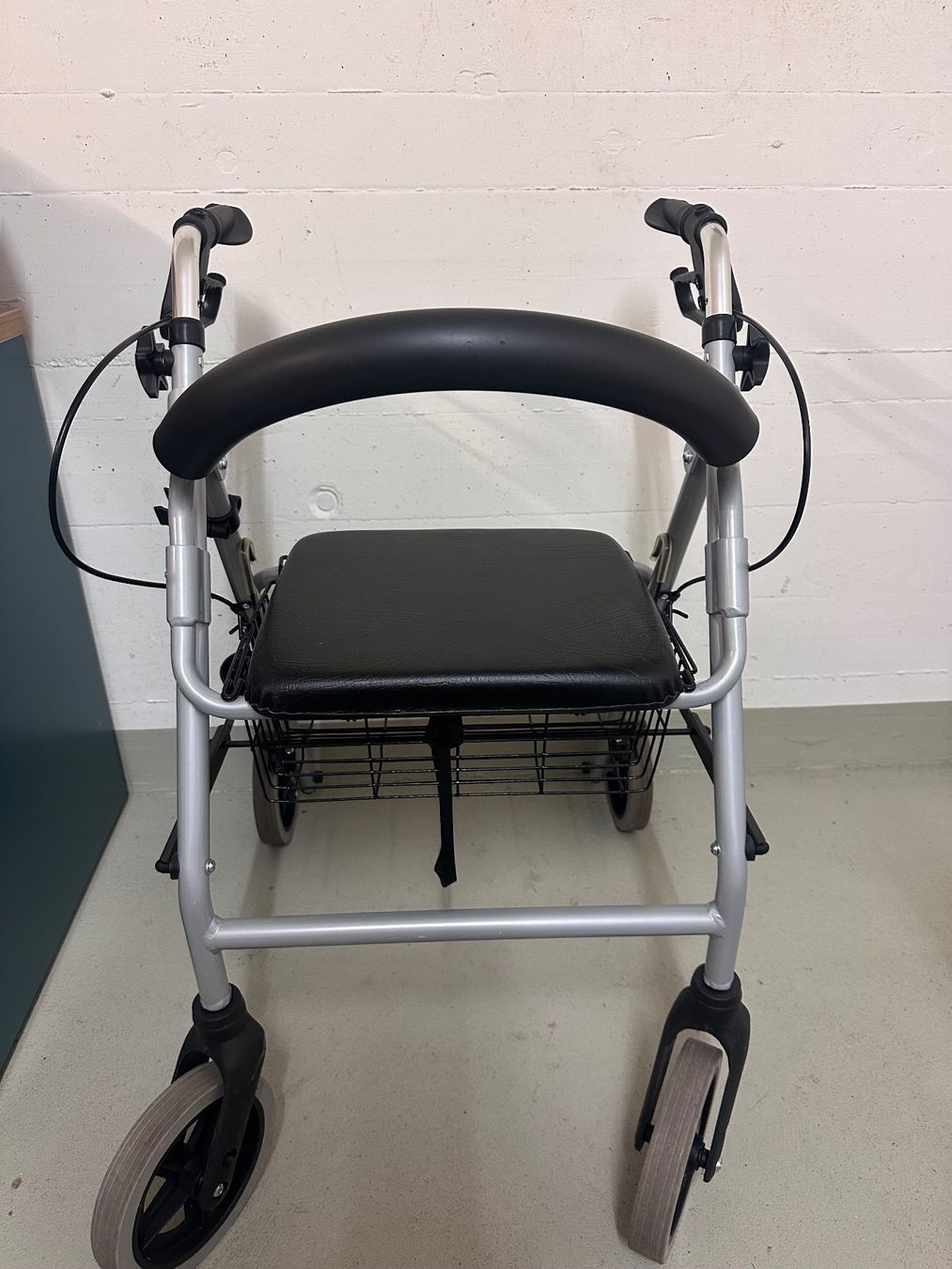 Ausili per la deambulazione: Rollator – Usato da Adliswil venduto da mic_jyg6 2