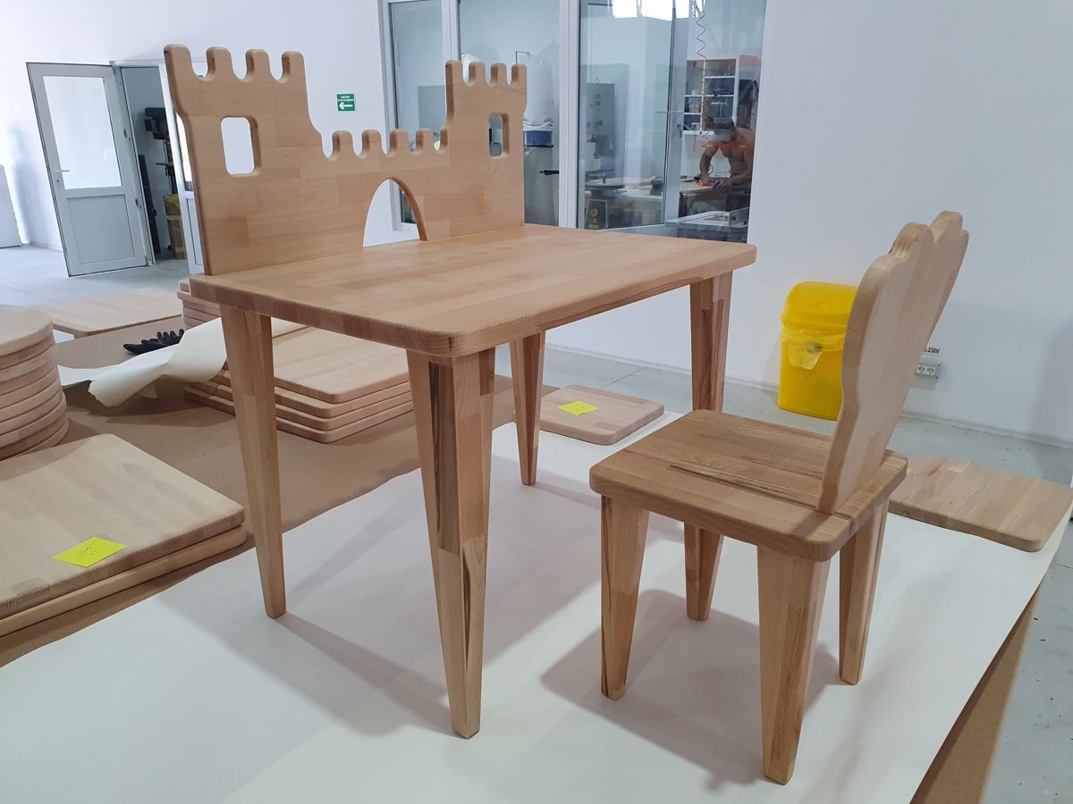 Set di tavolo e panche: Personalised Table & Chairs set for kids – Nuovo (secondo la descrizione) da Eglisau venduto da ana_x8gl 2
