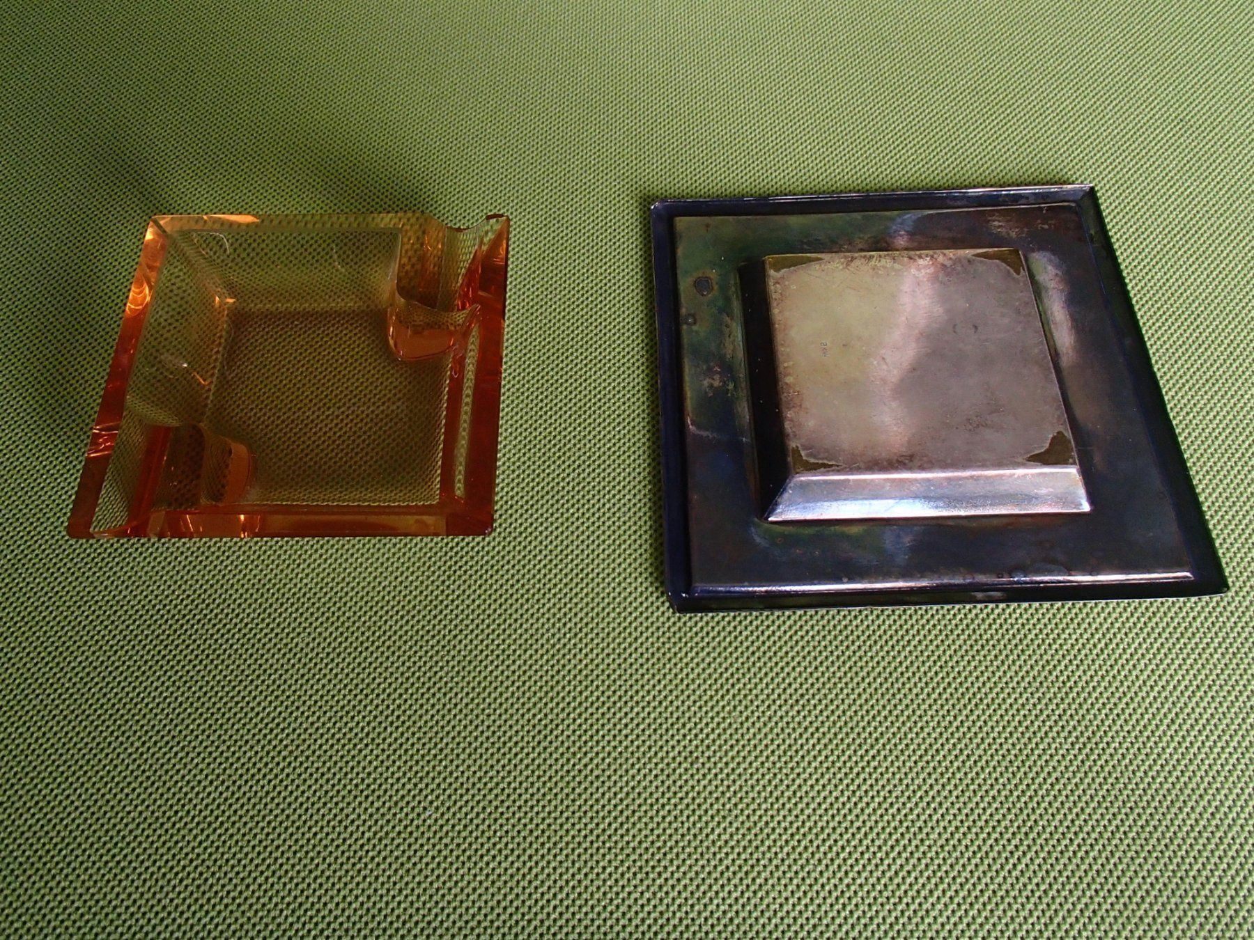 Portacenere: Amber Glas Aschenbecher auf versilbertem Teller – Usato da Schöfflisdorf venduto da pullux 3