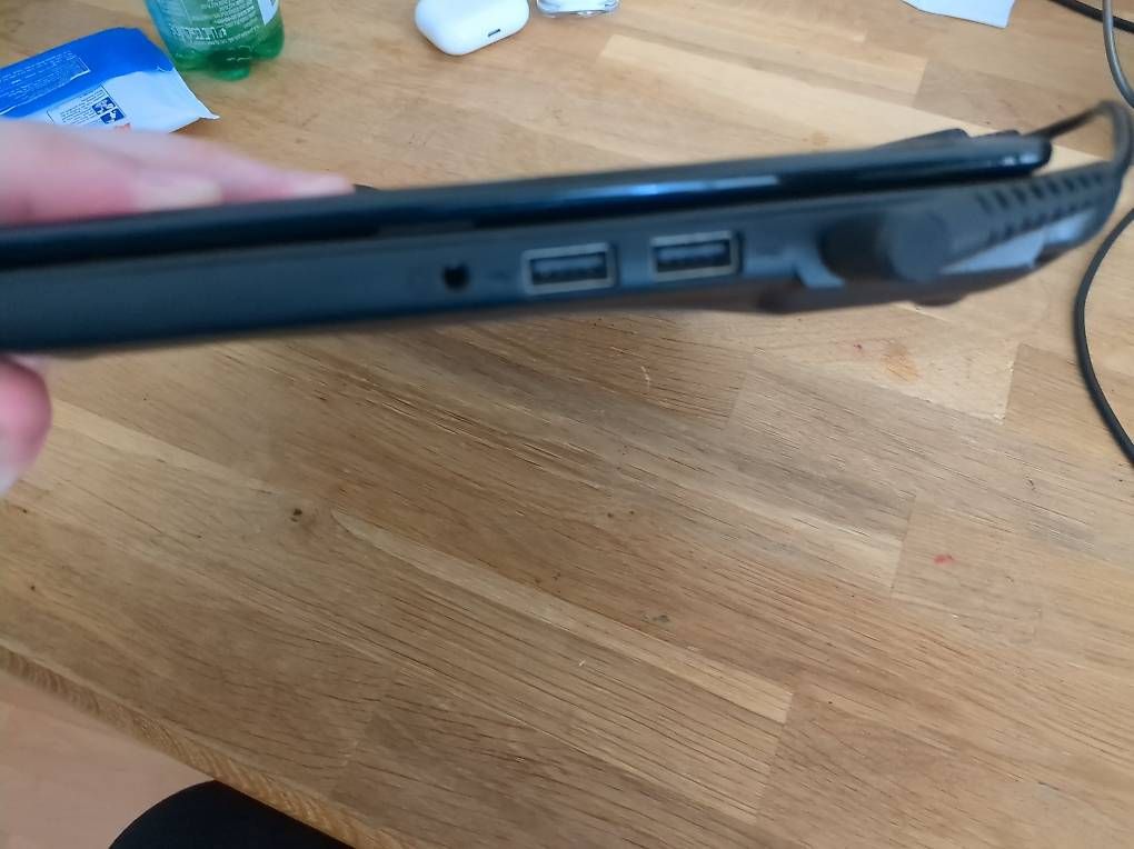Aspire Notebook: Acer Aspire One Defective Screen, Battery, Keyboard, No SSD – Difettoso da Lausanne venduto da chgeorg 2