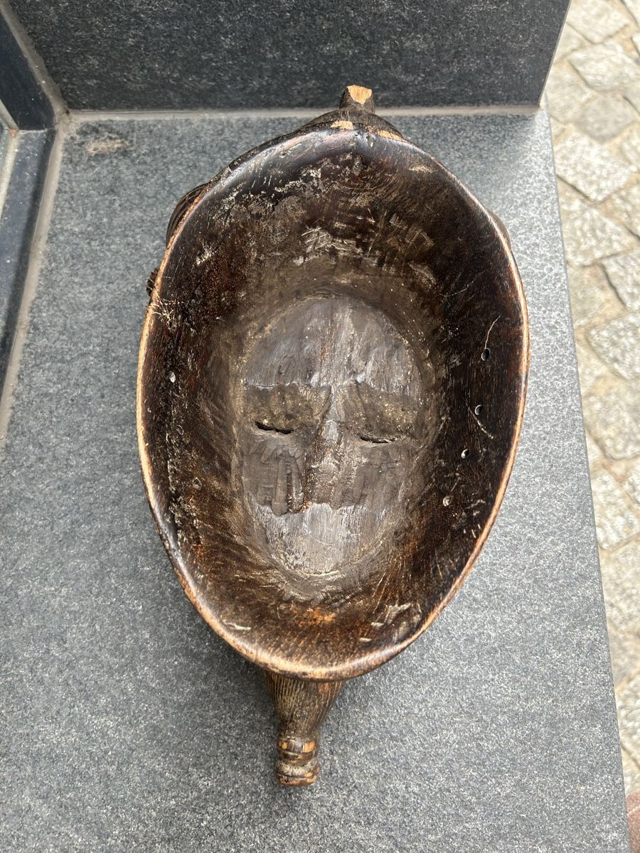 Internationale Kunst: Afrikanische Maske aus geschnitztem Holz – Gebraucht aus Losone von del_yh97 9