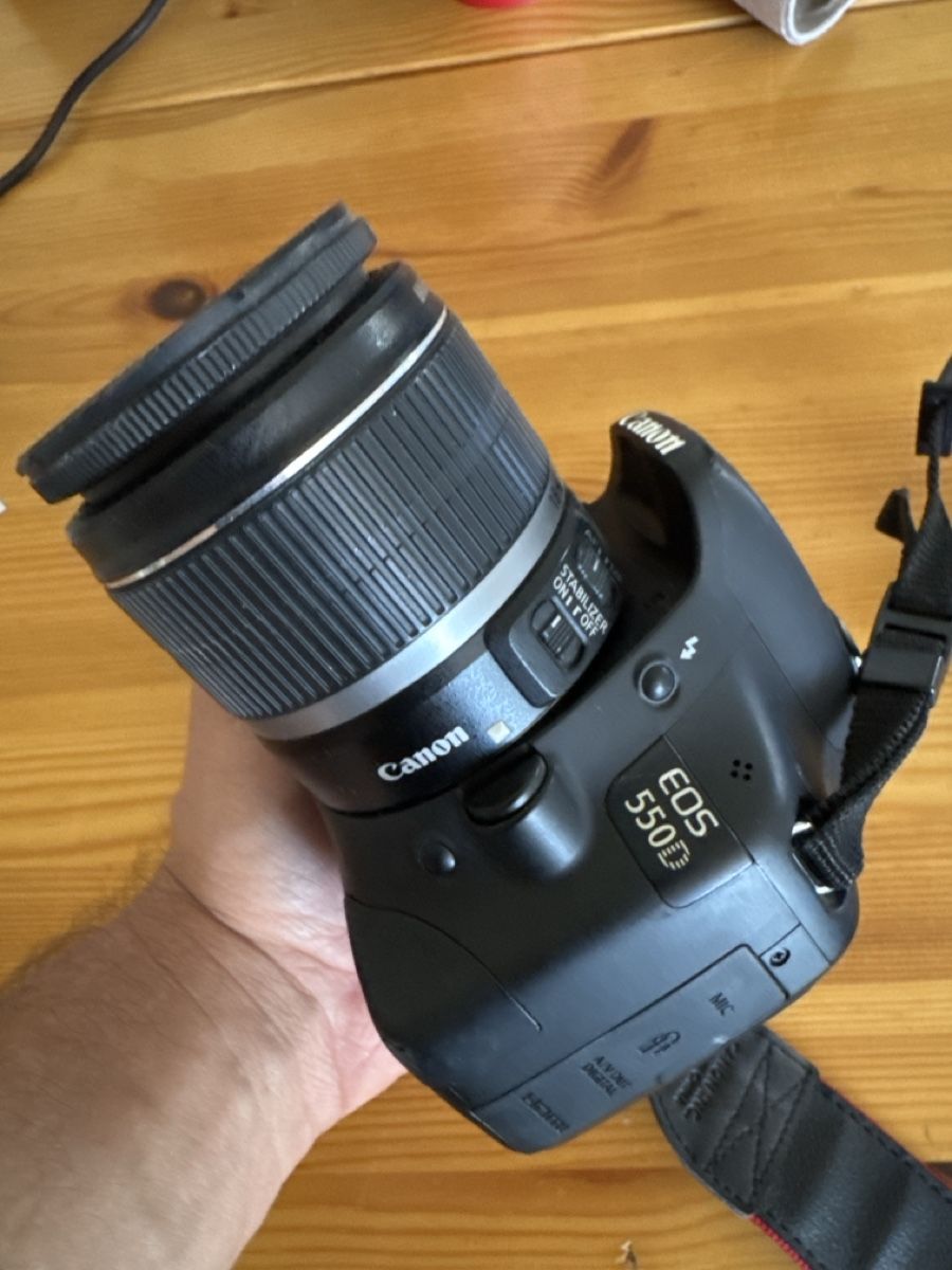 Canon Fotocamera: Canon EOS 550D avec objectif EF-S 18-55mm IS II – Usato da Vésenaz venduto da Angela.C3 3