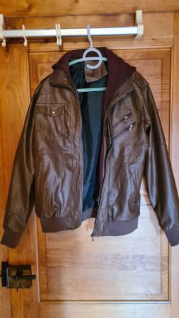 Herren Kunstlederjacke braun mit Kapuze neu und ungetragen