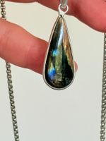 Collier avec Labradorite verte en goutte d'eau