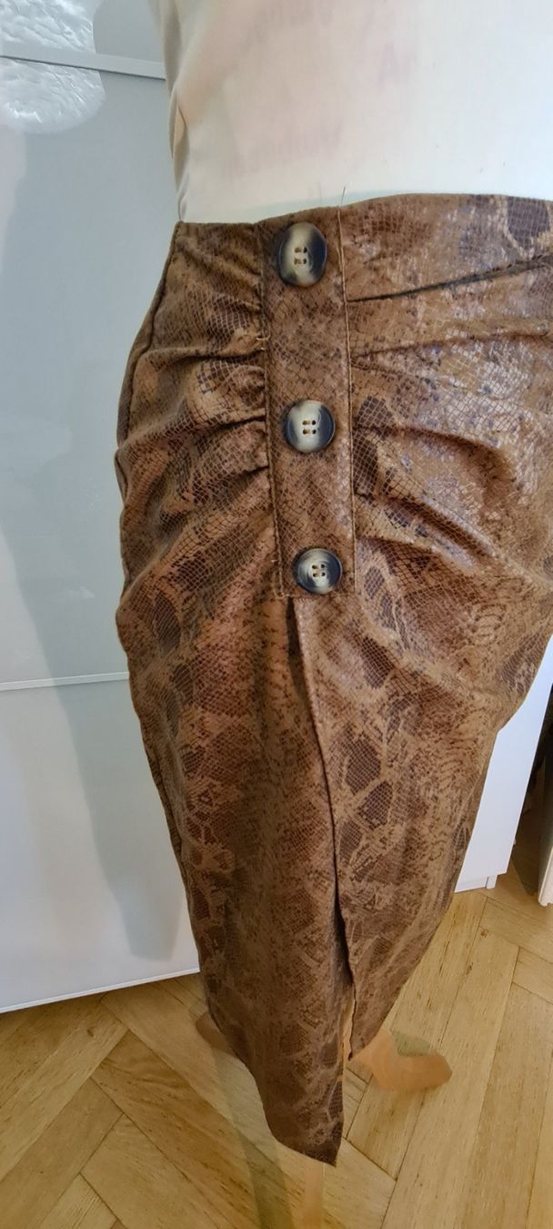 Zara Gonne: Jupe imitation peau de serpent taille XS – Nuovo (secondo la descrizione) da Genève venduto da Saleena 1