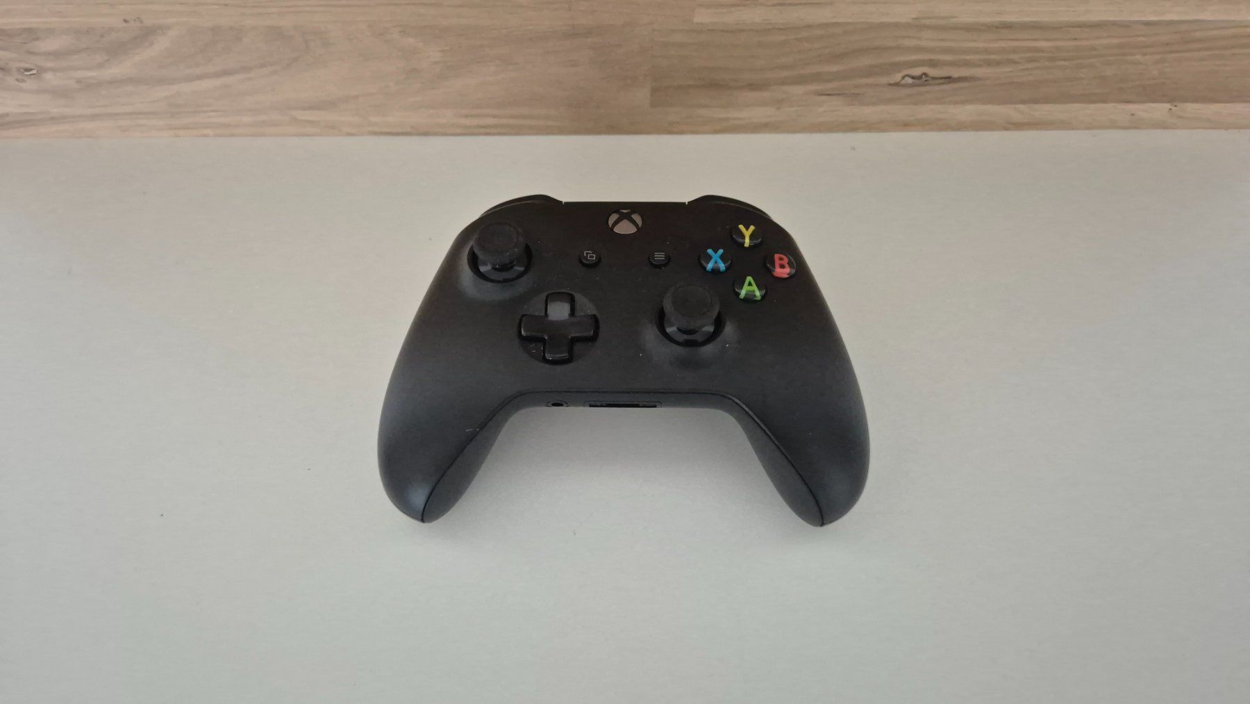 Controller: Microsoft Xbox One Wireless Controller Schwarz – Nuovo (secondo la descrizione) da Bassersdorf venduto da retrolab