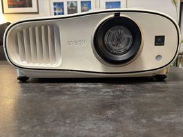 Epson EH-TW6700 Full-HD Heimkino-Beamer | 3LCD-Technologie